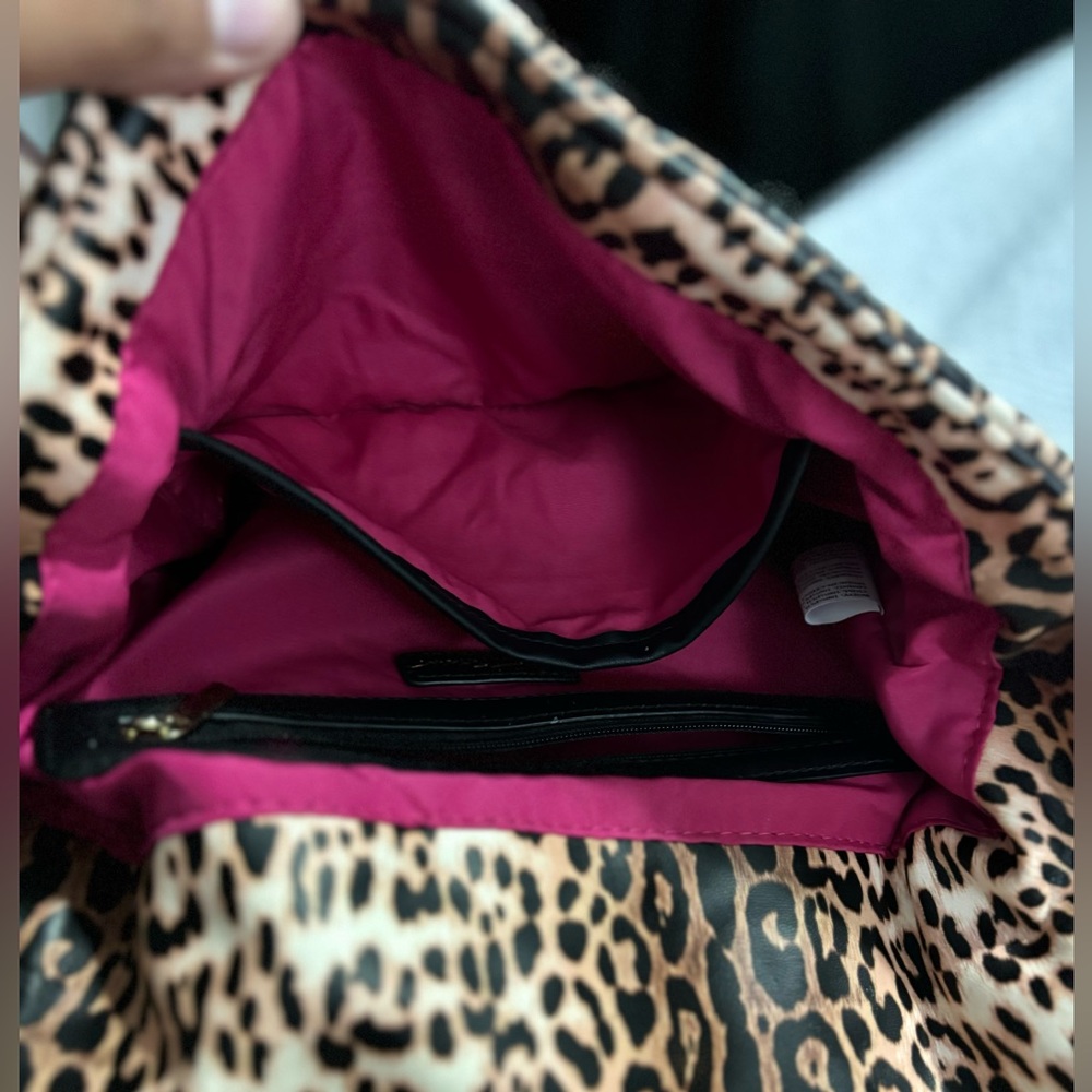 Betsey Johnson Crossbody convertible clutch leopard handbag. - Picture 4 of 14